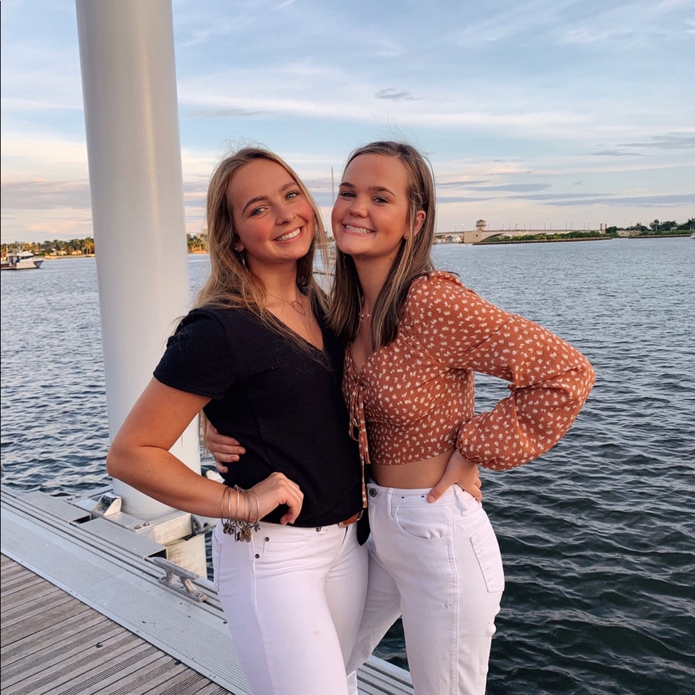 Meet your Posher, Olivia